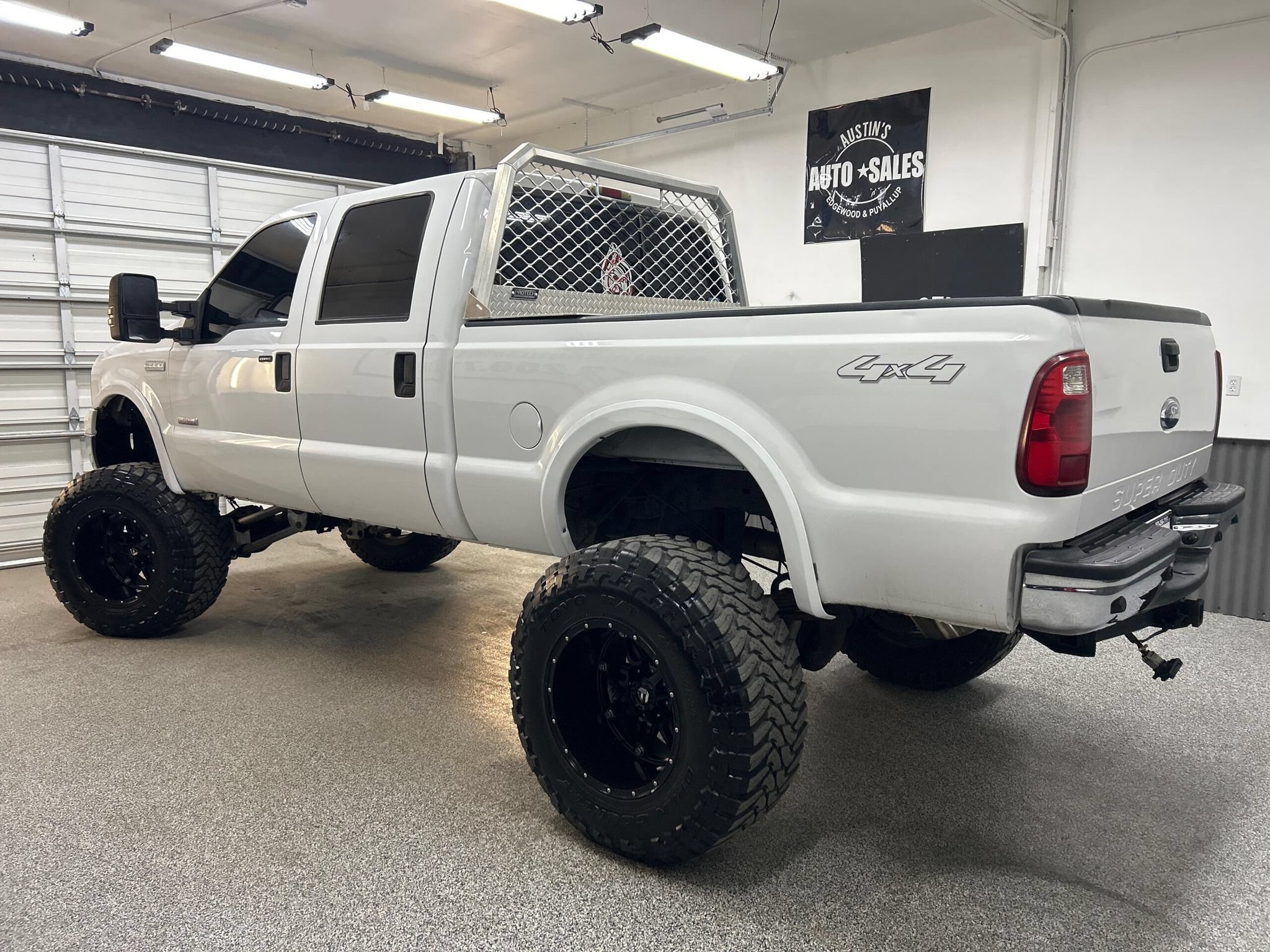 Used 2005 Ford F350 Lariat AWD/4WD image 4