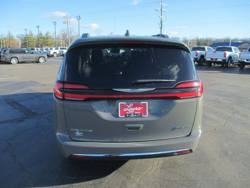 Used 2021 Chrysler Pacifica Touring-L image 5
