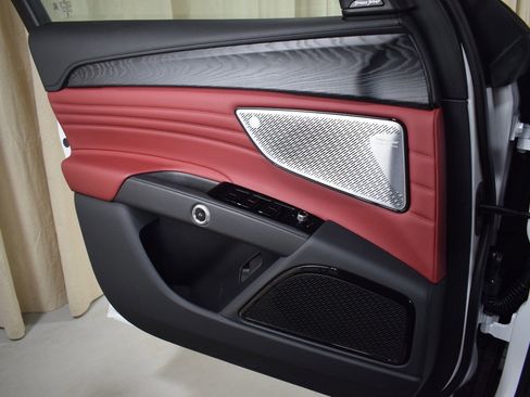 Certified 2023 Maserati Grecale Modena image 38