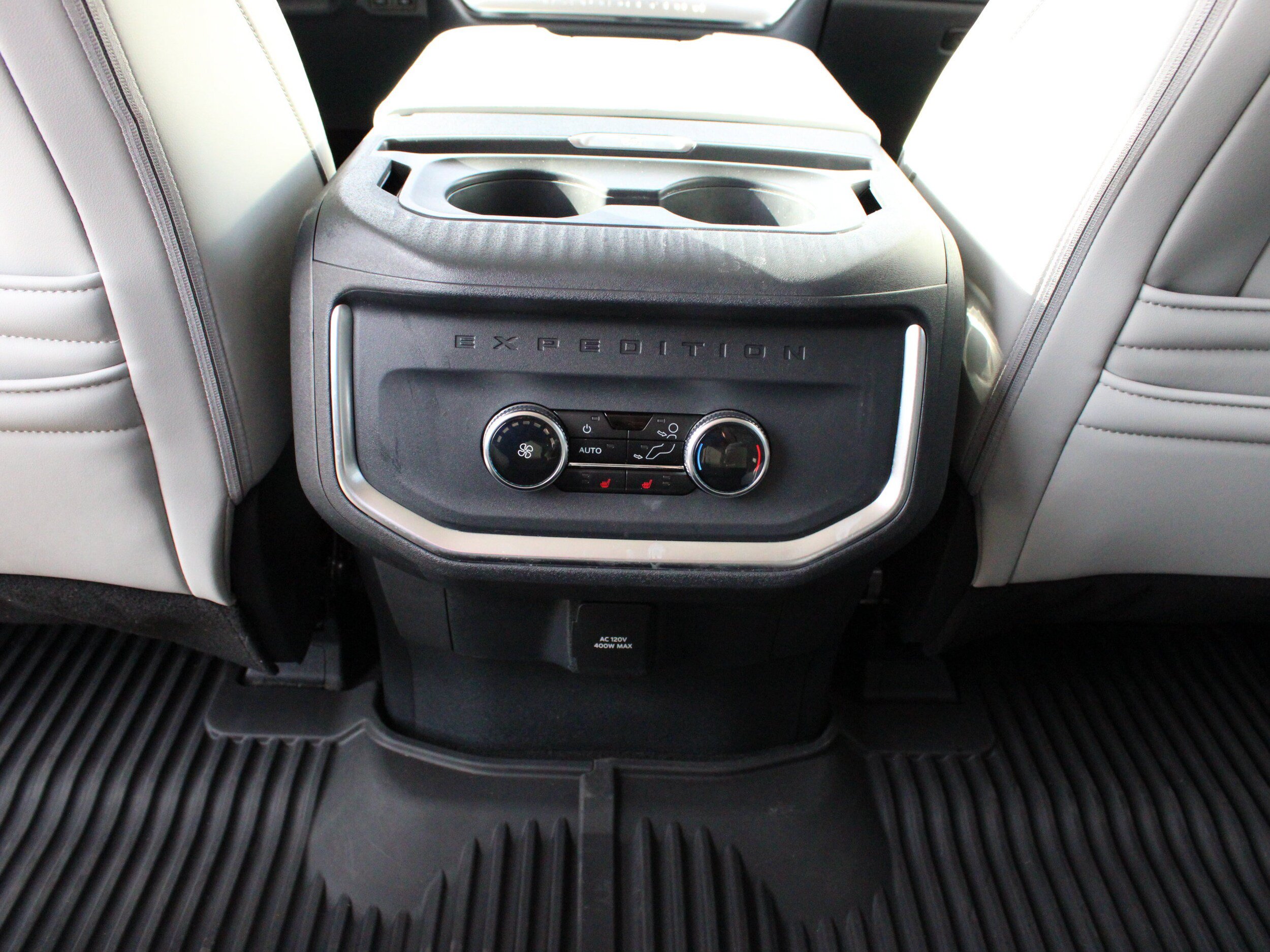 Used 2025 Ford Expedition Platinum AWD/4WD image 47