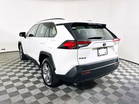 Used 2022 Toyota RAV4 LE AWD/4WD image 5