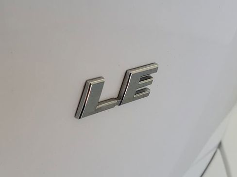 Used 2017 Toyota RAV4 LE FWD image 10