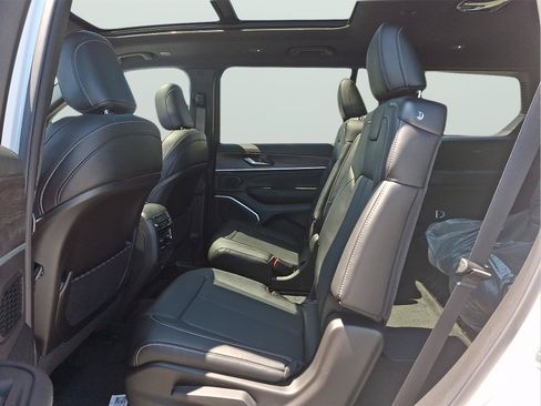 New 2026 Jeep Grand Cherokee L Limited AWD/4WD image 5