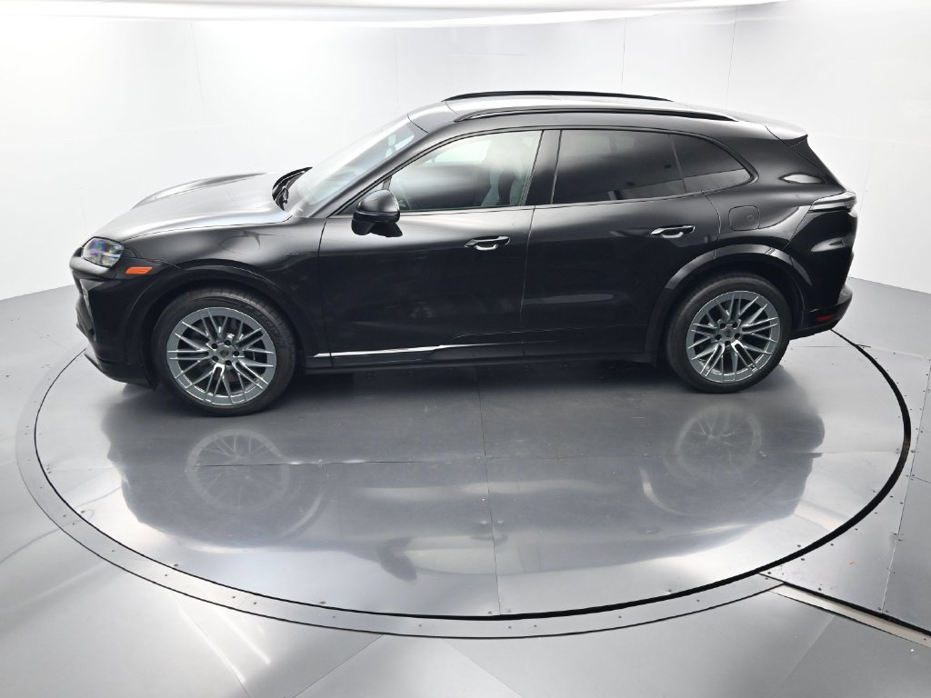 Certified 2026 Porsche Cayenne Turbo AWD/4WD image 33