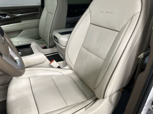 Used 2021 GMC Yukon XL Denali w/ Denali Premium Package image 10