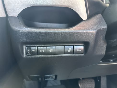 Used 2020 Toyota RAV4 XLE Premium image 25