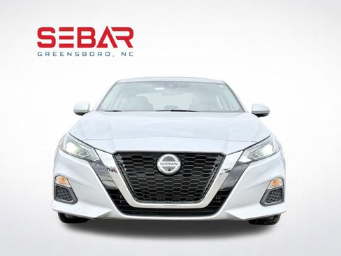 Used 2022 Nissan Altima 2.5 SV w/ SV Premium Package image 3