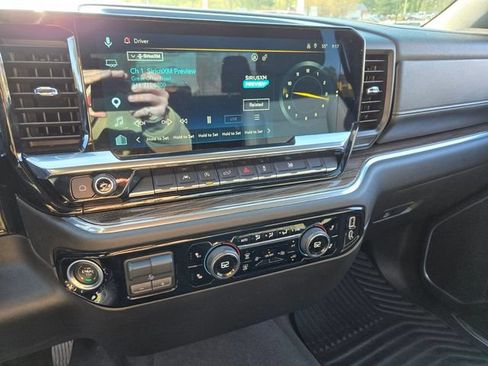 Used 2025 Chevrolet Silverado 1500 LT AWD/4WD image 25