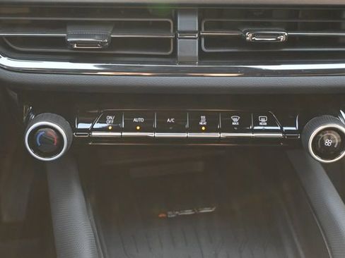 New 2025 Chevrolet Equinox EV RS image 18