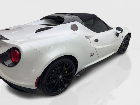 Used 2018 Alfa Romeo 4C Spider RWD image 13