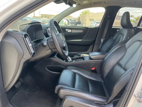 Used 2023 Volvo XC40 B5 Plus AWD/4WD image 11
