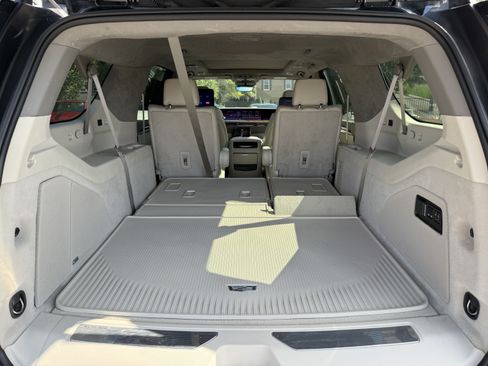 Used 2025 Cadillac Escalade ESV Sport Platinum w/ LPO, ONYX Package AWD/4WD image 35