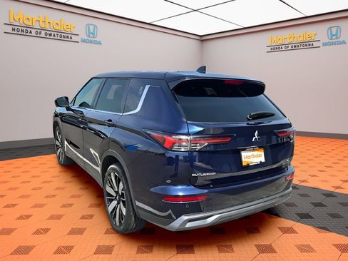 Used 2025 Mitsubishi Outlander SE AWD/4WD image 3