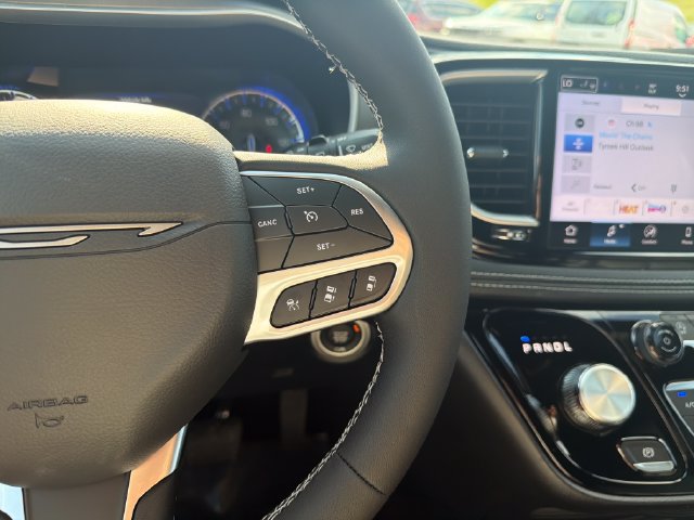 New 2027 Chrysler Pacifica Select FWD image 15