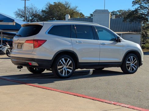 Used 2018 Honda Pilot Touring image 4