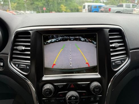 Used 2017 Jeep Grand Cherokee Altitude image 44