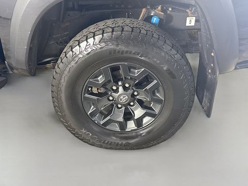 Used 2017 Toyota Tacoma TRD Off-Road w/ Tow Package (A/T) AWD/4WD image 37