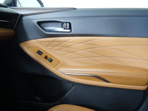 Used 2019 Toyota Avalon Limited image 29