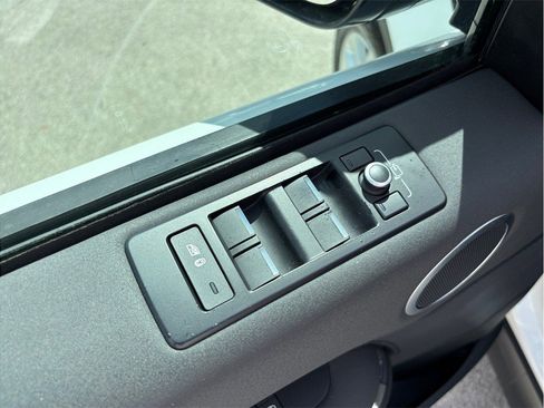 Used 2019 Land Rover Discovery SE AWD/4WD image 20