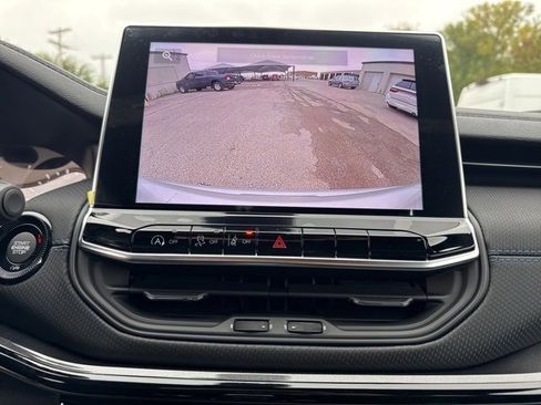 Used 2026 Jeep Compass Latitude image 19