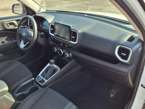 Used 2025 Hyundai Venue SEL FWD image 40
