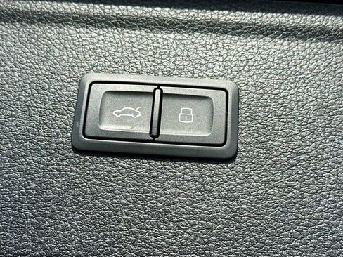 Used 2020 Audi Q5 2.0T Titanium Premium Plus w/ Premium Plus Package image 13