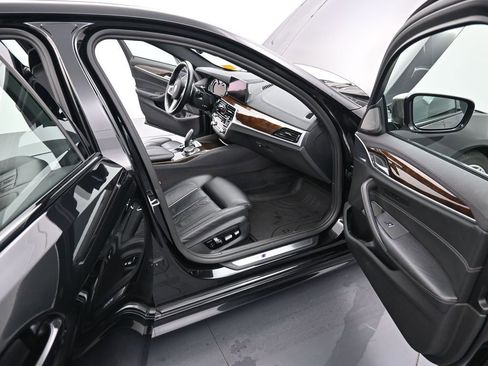 Used 2019 BMW M550i xDrive image 13