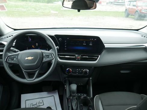 Used 2024 Chevrolet TrailBlazer LT FWD image 4