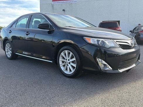 Used 2012 Toyota Camry XLE w/ Leather Pkg FWD image 2