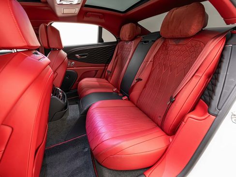 Used 2022 Bentley Flying Spur Plug-In Hybrid image 27