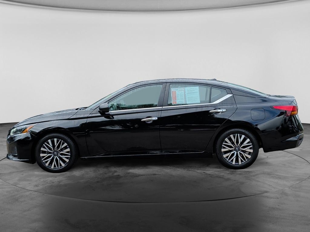 Used 2025 Nissan Altima 2.5 SV FWD image 4