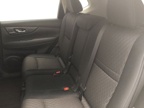 Used 2017 Nissan Rogue SV image 18