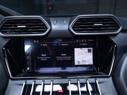 Used 2024 Lamborghini Urus Performante AWD/4WD image 44