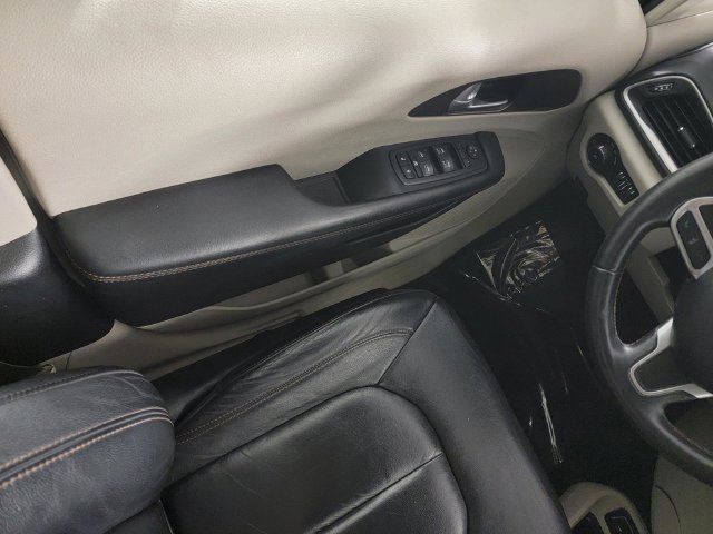Used 2017 Chrysler Pacifica Touring-L FWD image 30