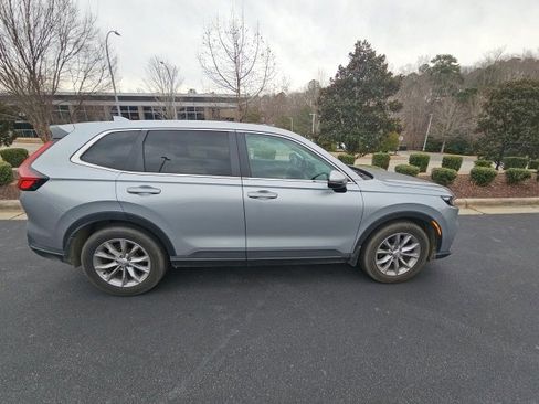 Used 2023 Honda CR-V EX-L image 9