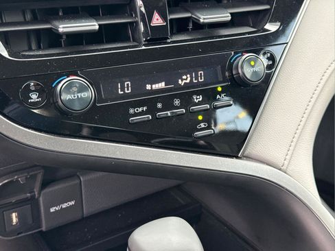 Used 2024 Toyota Camry SE FWD image 25