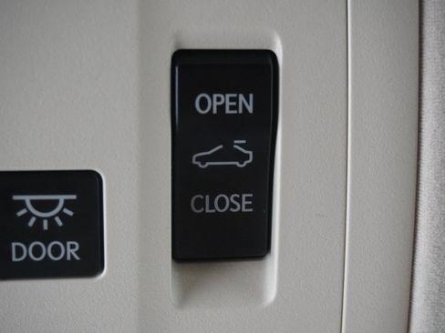 Used 2018 Lexus ES 350 w/ Luxury Package w/Wood Trim image 25