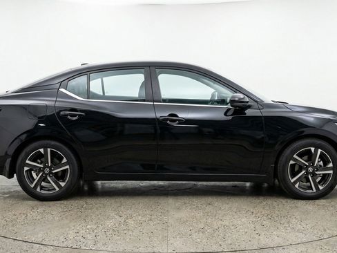 Used 2025 Nissan Sentra SV FWD image 11