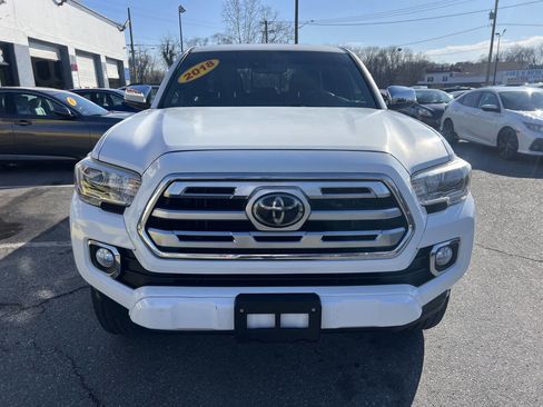 Used 2018 Toyota Tacoma Limited image 2