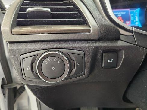 Used 2019 Ford Fusion SE FWD image 14