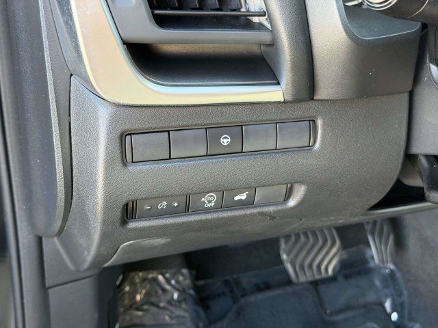 Used 2024 Nissan Rogue SV FWD image 25