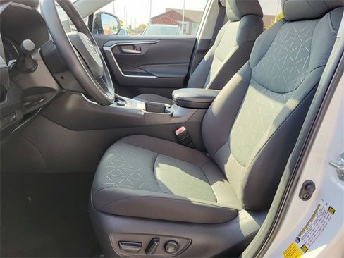 Used 2025 Toyota RAV4 XLE image 4