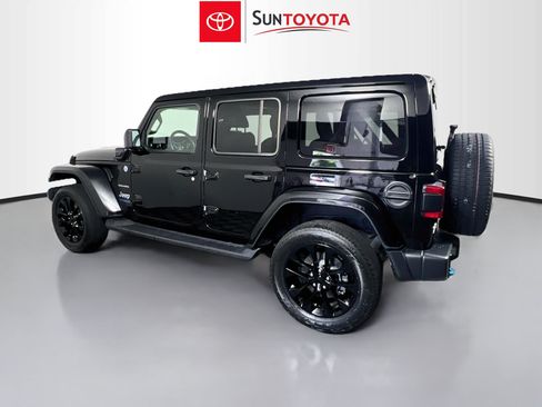 Used 2022 Jeep Wrangler Unlimited Sahara AWD/4WD image 6