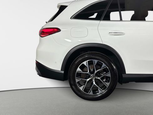 Used 2025 Mercedes-Benz GLC 350e 4MATIC image 6