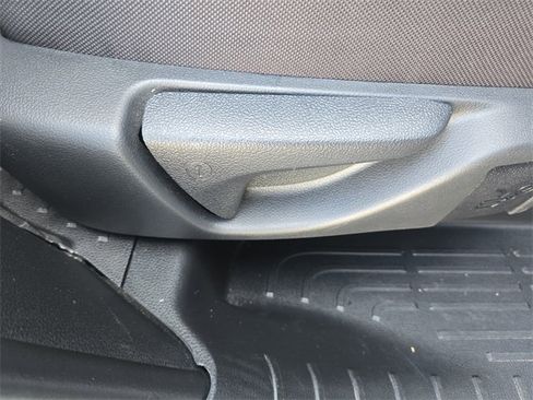 Used 2024 Toyota Highlander LE image 43