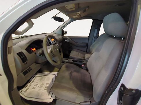Used 2014 Nissan Frontier S image 9