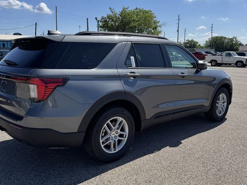 New 2026 Ford Explorer Active RWD image 3