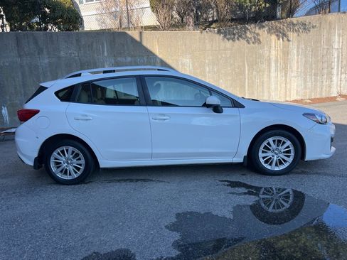Used 2018 Subaru Impreza 2.0i Premium image 6