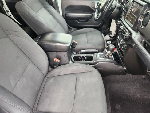 Used 2021 Jeep Gladiator Willys AWD/4WD image 13