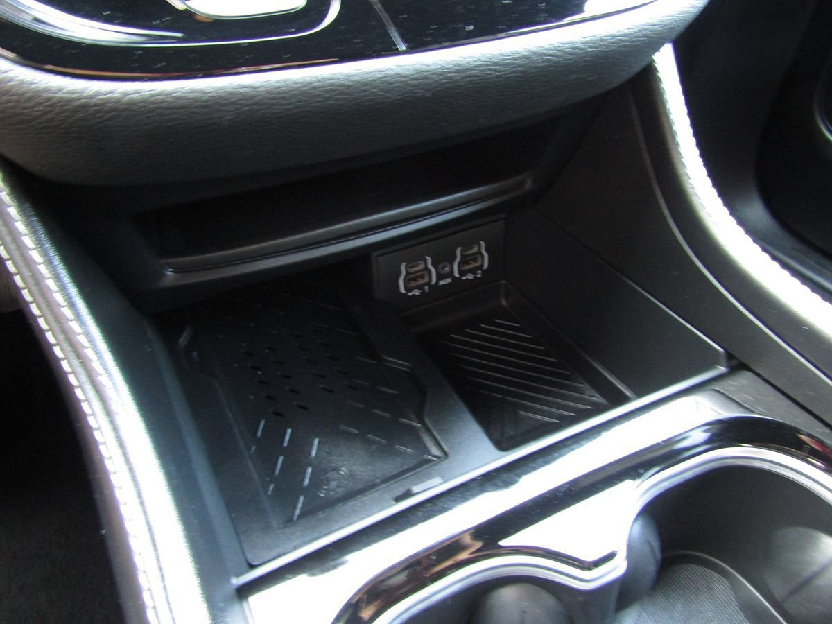 Used 2025 Chrysler Pacifica Limited FWD image 17